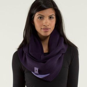 LULULEMON Knit Happens Scarf Deep Purple